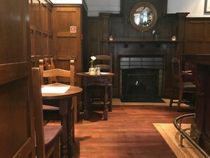 Bar (on property) - Rab Ha's (Glasgow)