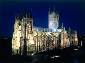 Exterior - The White House (Canterbury)