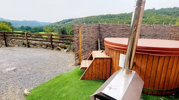 Casa de campo, baño en la habitación, vista a la montaña (Two Bedroom) | Tina de hidromasaje al aire libre