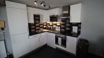 ์ฝํฐ์ง, ์์ค์ํธ, ์ฐ ์ ๋ง (Two Bedroom) | ์ ์ฉ ์ฃผ๋ฐฉ | ์ ์์ฉ ์์