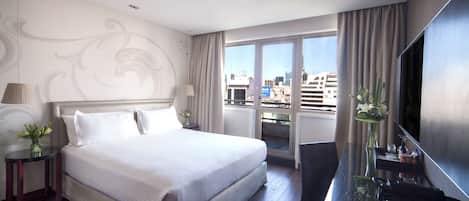 Habitación superior, terraza (View) | Ropa de cama de alta calidad y edredones de plumas