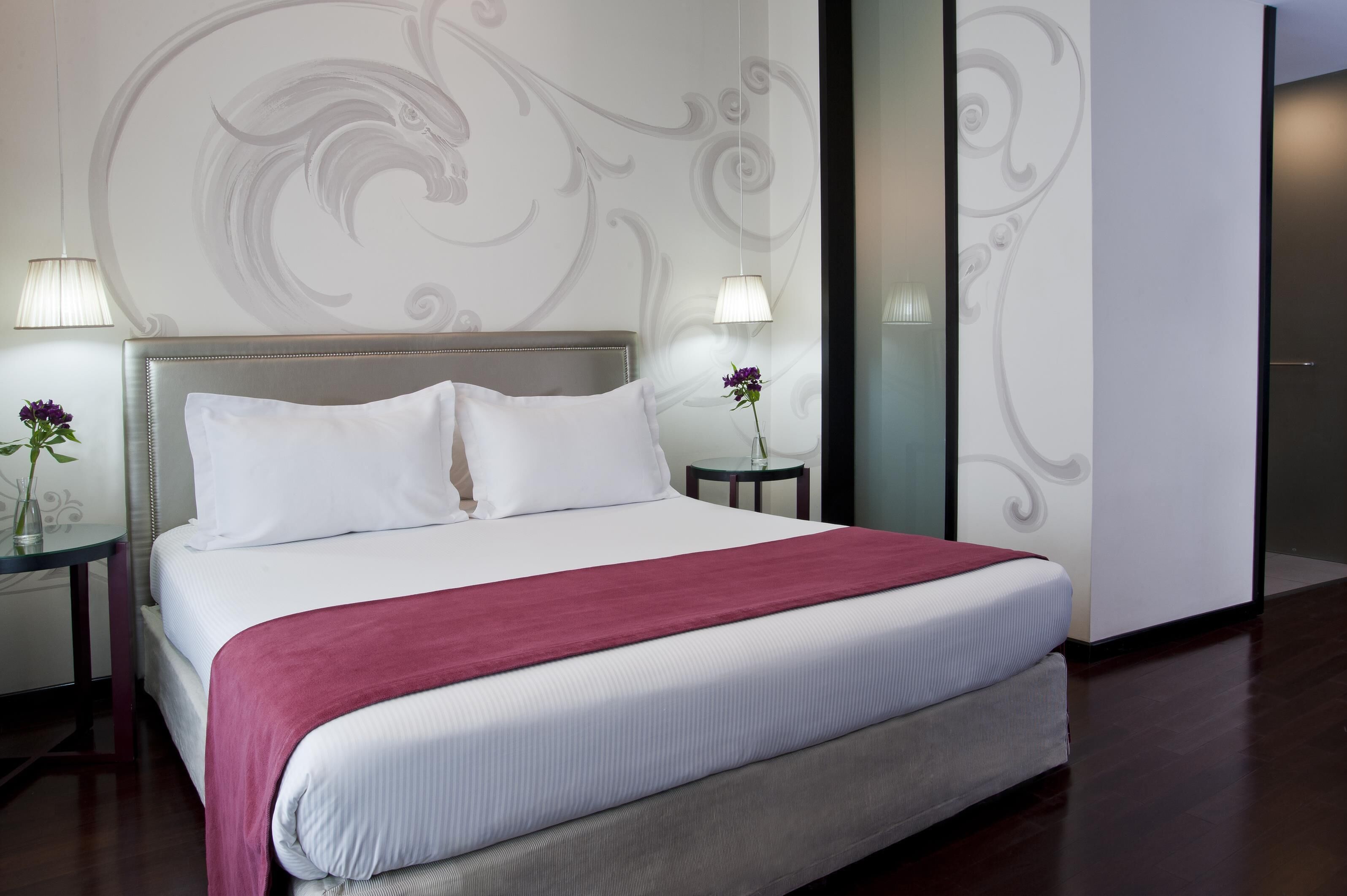 Standard Room | Premium bedding, down duvets, pillow-top beds, minibar