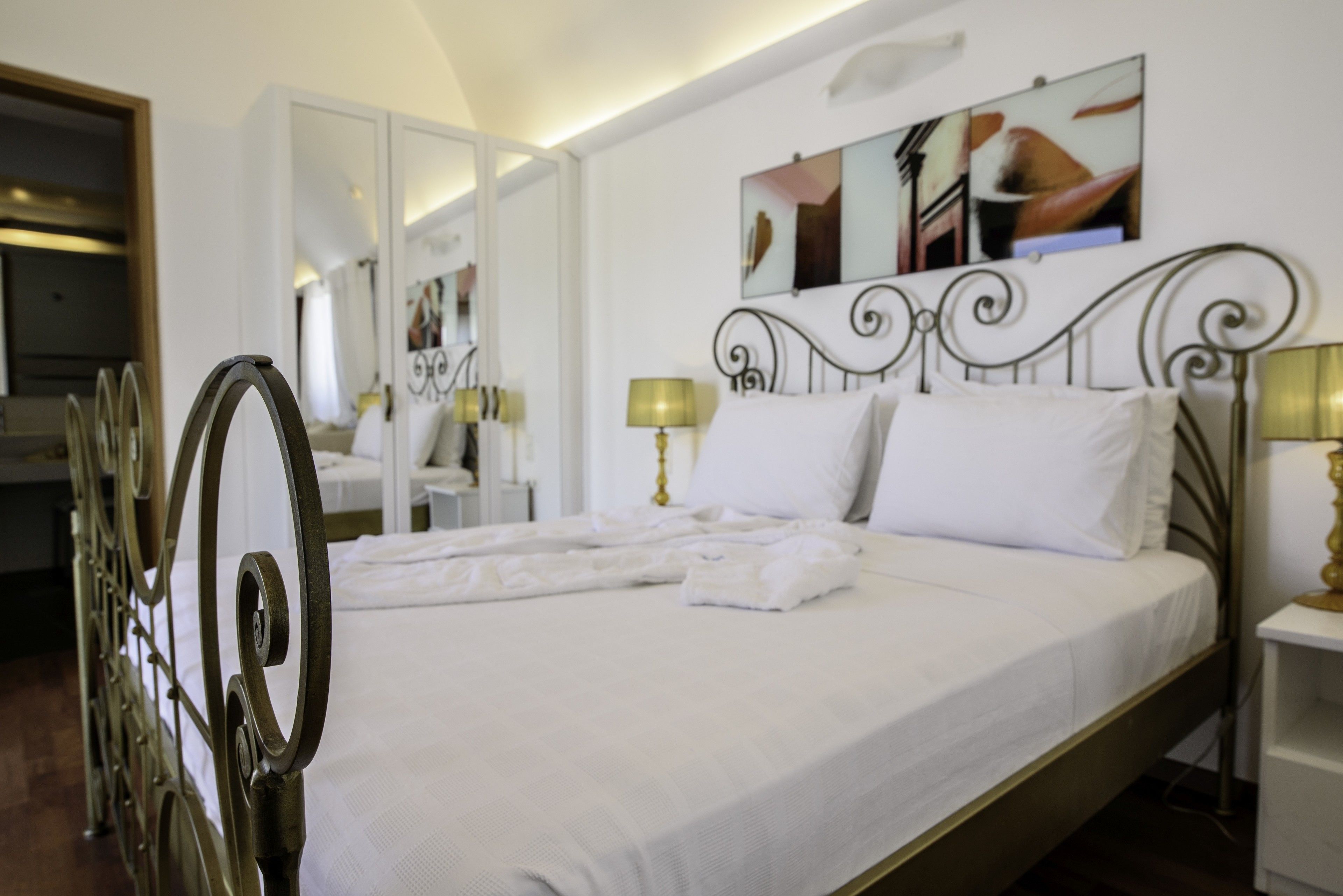 Inside La Mer Deluxe Hotel & Spa - Adults only Santorini (image 6)