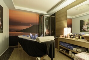 Sauna, hot tub, body treatments, facials, 2 treatment rooms - La Mer Deluxe Hotel & Spa - Adults only (Santorini)