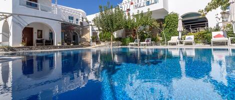 Piscina coperta, 2 piscine all'aperto, ombrelloni da piscina