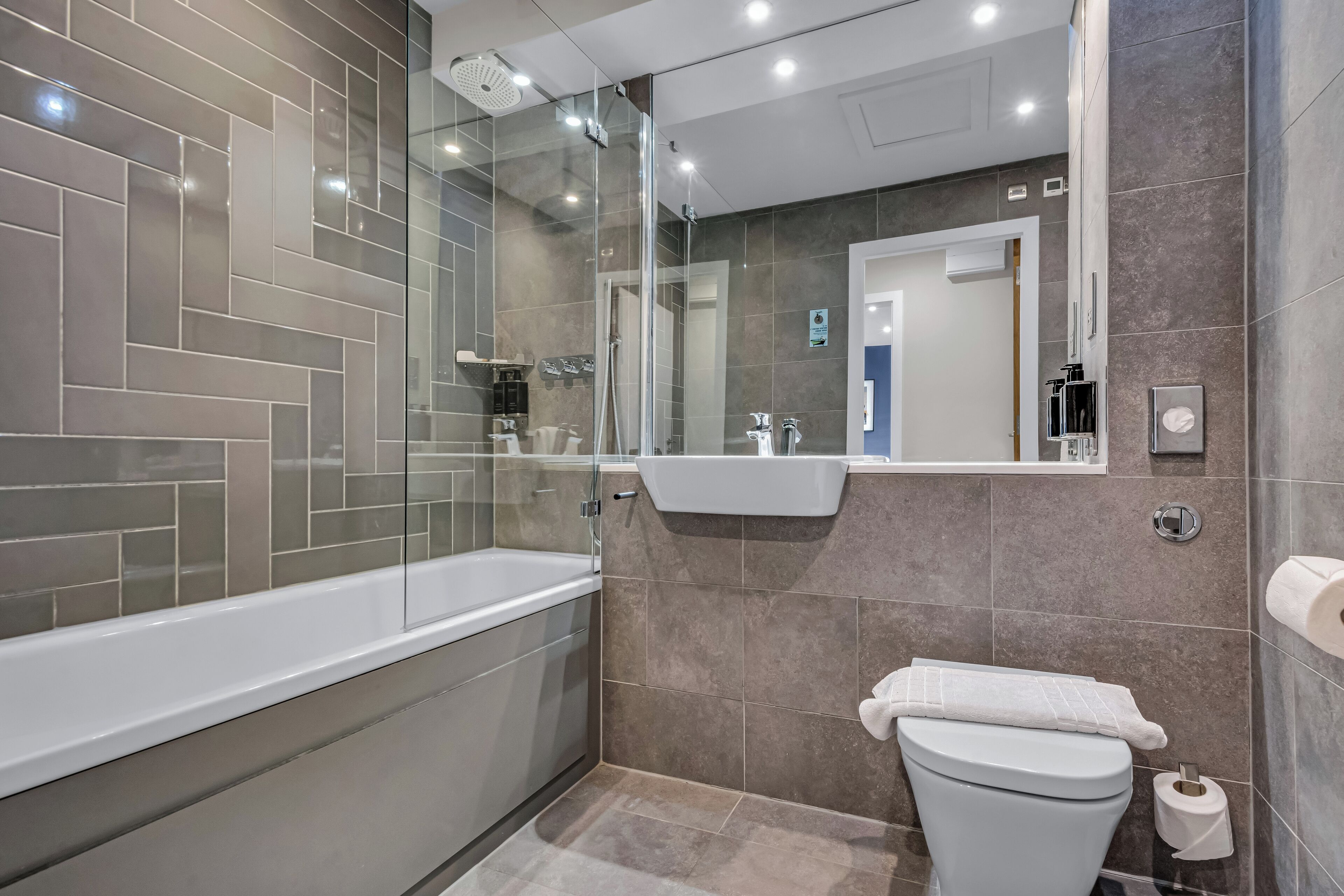 Photo - Roomzzz Leeds City