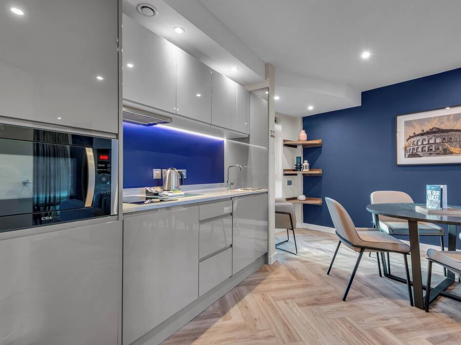 Liberty Suite | Safe på rommet, skrivebord, strykejern/-brett og wi-fi (inkludert)