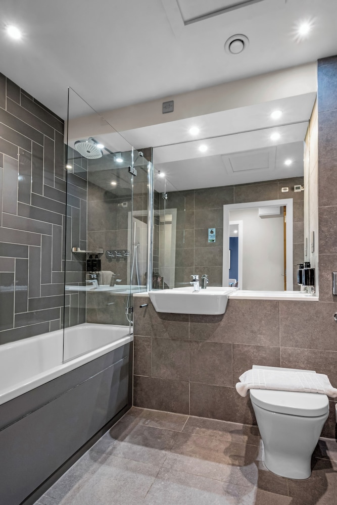 Roomzzz Aparthotel Leeds by null