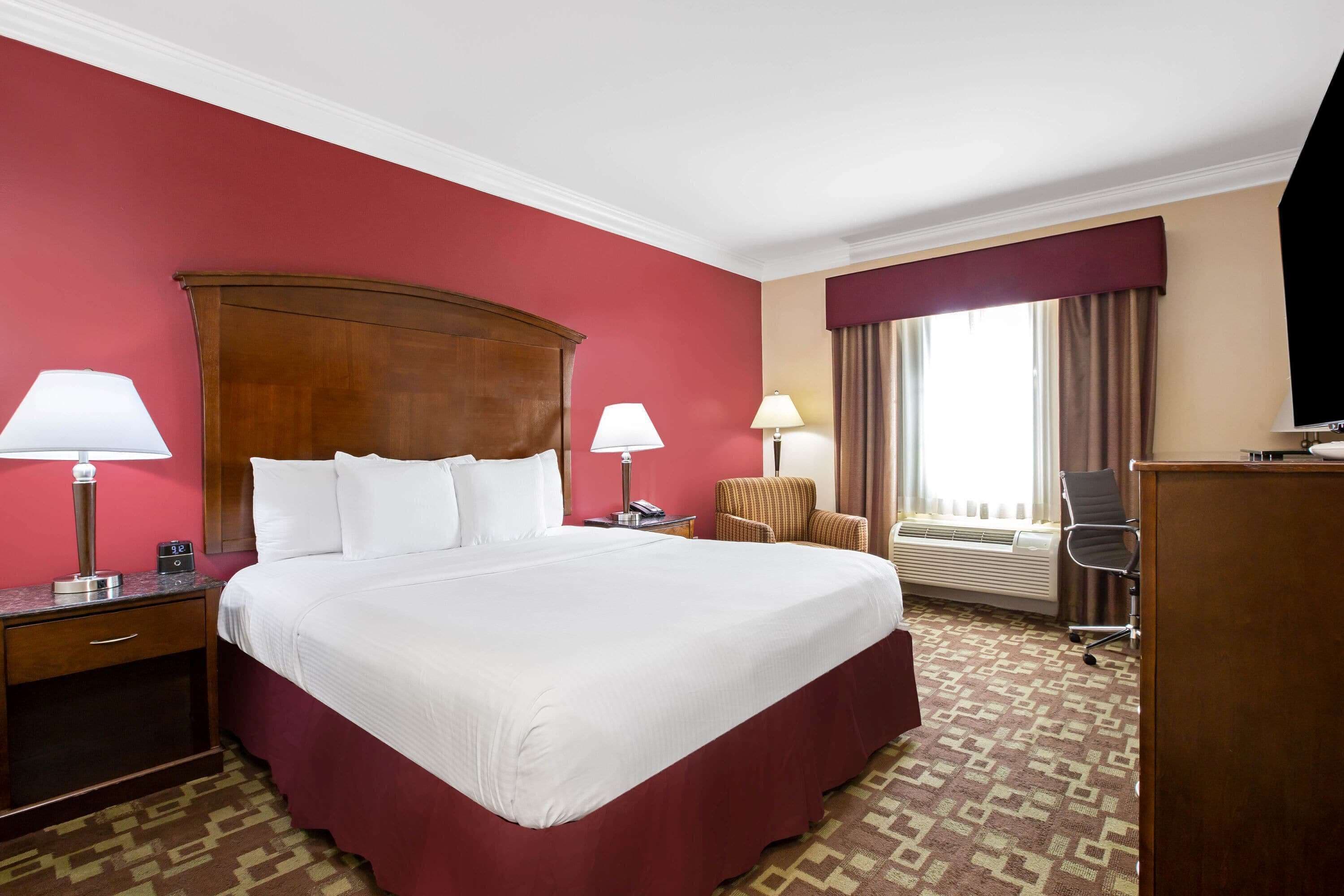 room, 1 king bed, non smoking | premium bedding, desk, iron/ironing board, free wifi