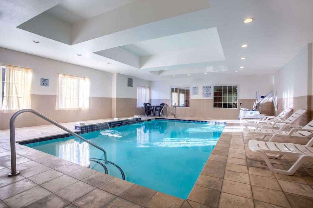 La Quinta Inn & Suites by Wyndham Columbus TX