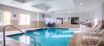 La Quinta Inn & Suites by Wyndham Columbus TX