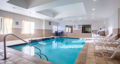 La Quinta Inn & Suites by Wyndham Columbus TX