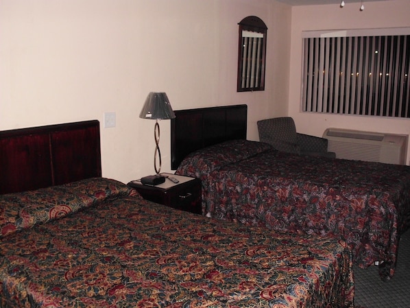 Hai giường đôi, không hút thuốc | Truy cập Internet không dây miễn phí, đồng hồ báo thức