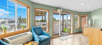 Rodeway Inn & Suites Portland West - Beaverton