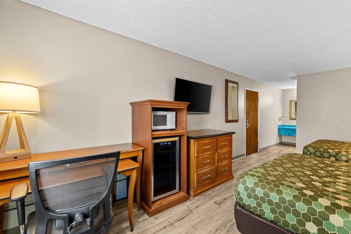 Room, 2 Queen Beds, Non Smoking