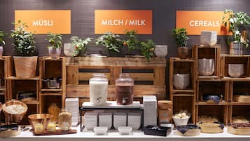 Colazione a buffet, servita tutte le mattine (27 EUR a persona)