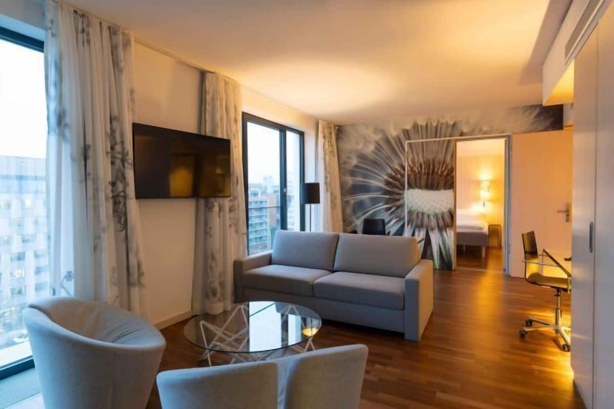 Living area | LED TV, pay movies