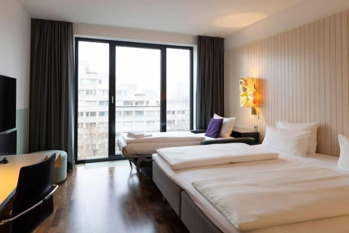 Hypo-allergenic bedding, in-room safe, desk, laptop workspace