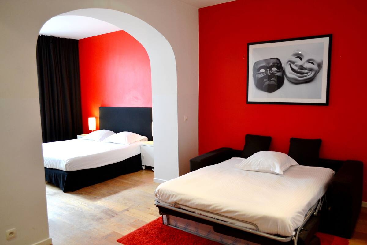 Suite | Egyptian cotton sheets, premium bedding, Select Comfort beds, desk