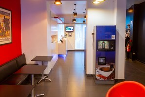 Coin salon dans le hall