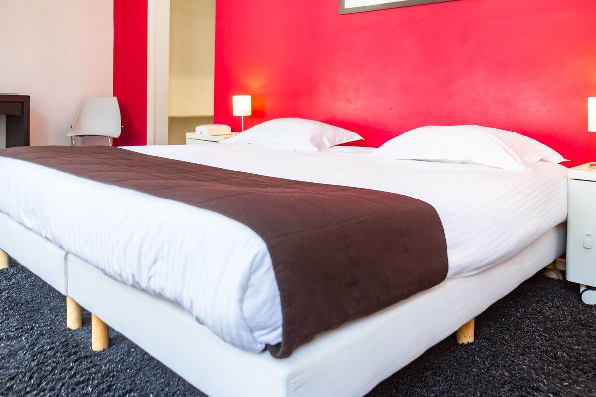 Standard Double Room | Egyptian cotton sheets, premium bedding, Select Comfort beds, desk