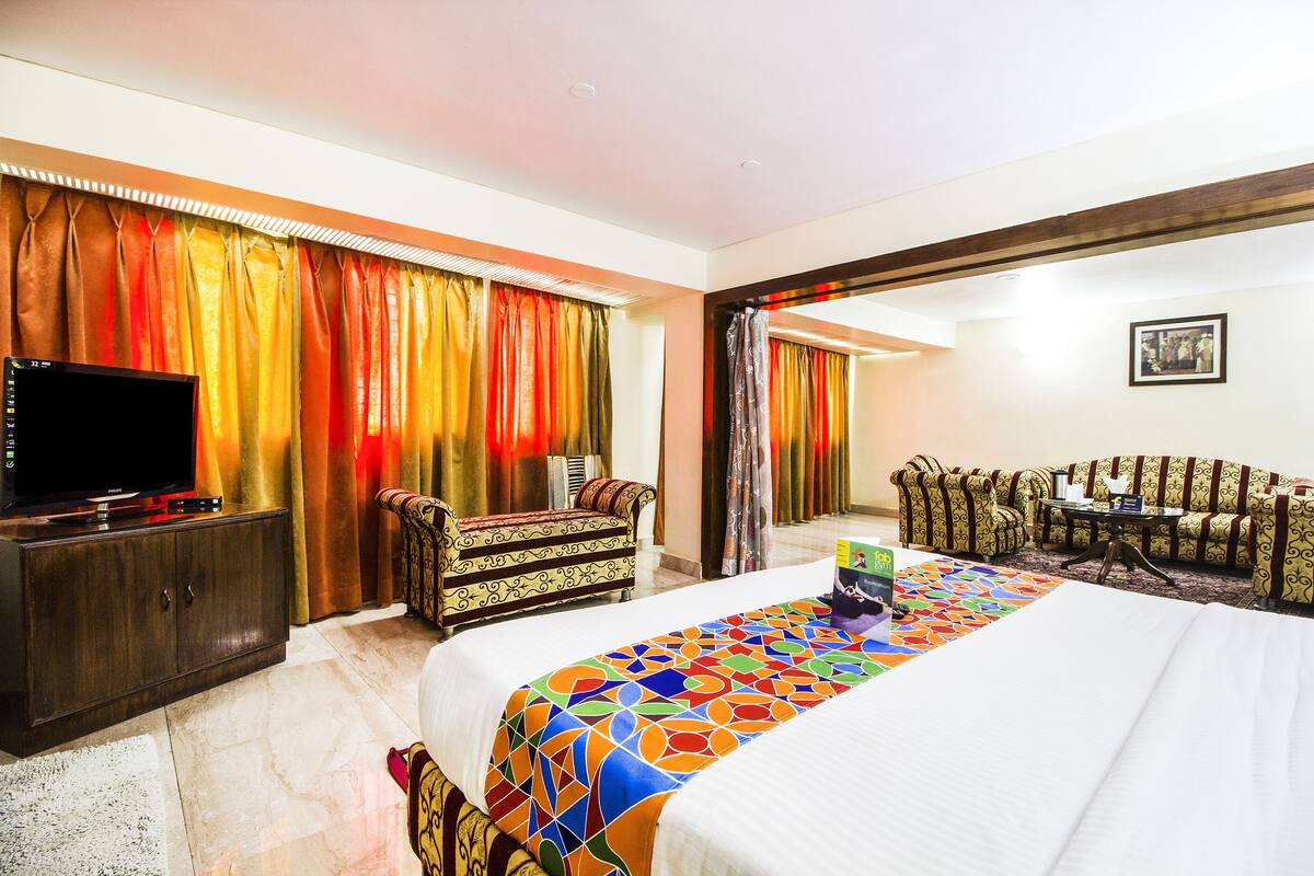 Superior Suite, 1 King Bed, Non Smoking | Desk, rollaway beds, free WiFi