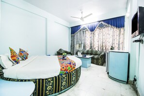 Executive Room, 1 Queen Bed, Non Smoking | Desk, rollaway beds, free WiFi - FabHotel Mayfair Inn (Kanpur)