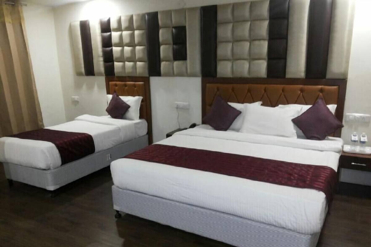 Superior Room, Non Smoking, City View | Peralatan tempat tidur premium, kalis bunyi, seterika/papan seterika