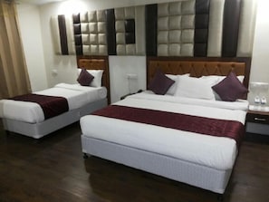 Superior Room, Non Smoking, City View | Peralatan tempat tidur premium, kalis bunyi, seterika/papan seterika