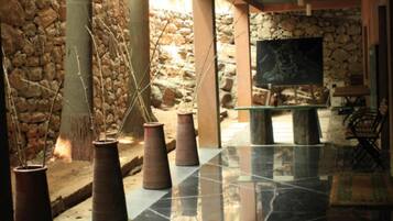 Frühstück, Mittagessen, Abendessen, lokale Küche, Speisen im Freien