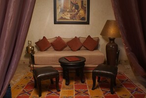 套房 (Citrine) | 房內夾萬、隔音、免費 Wi-Fi