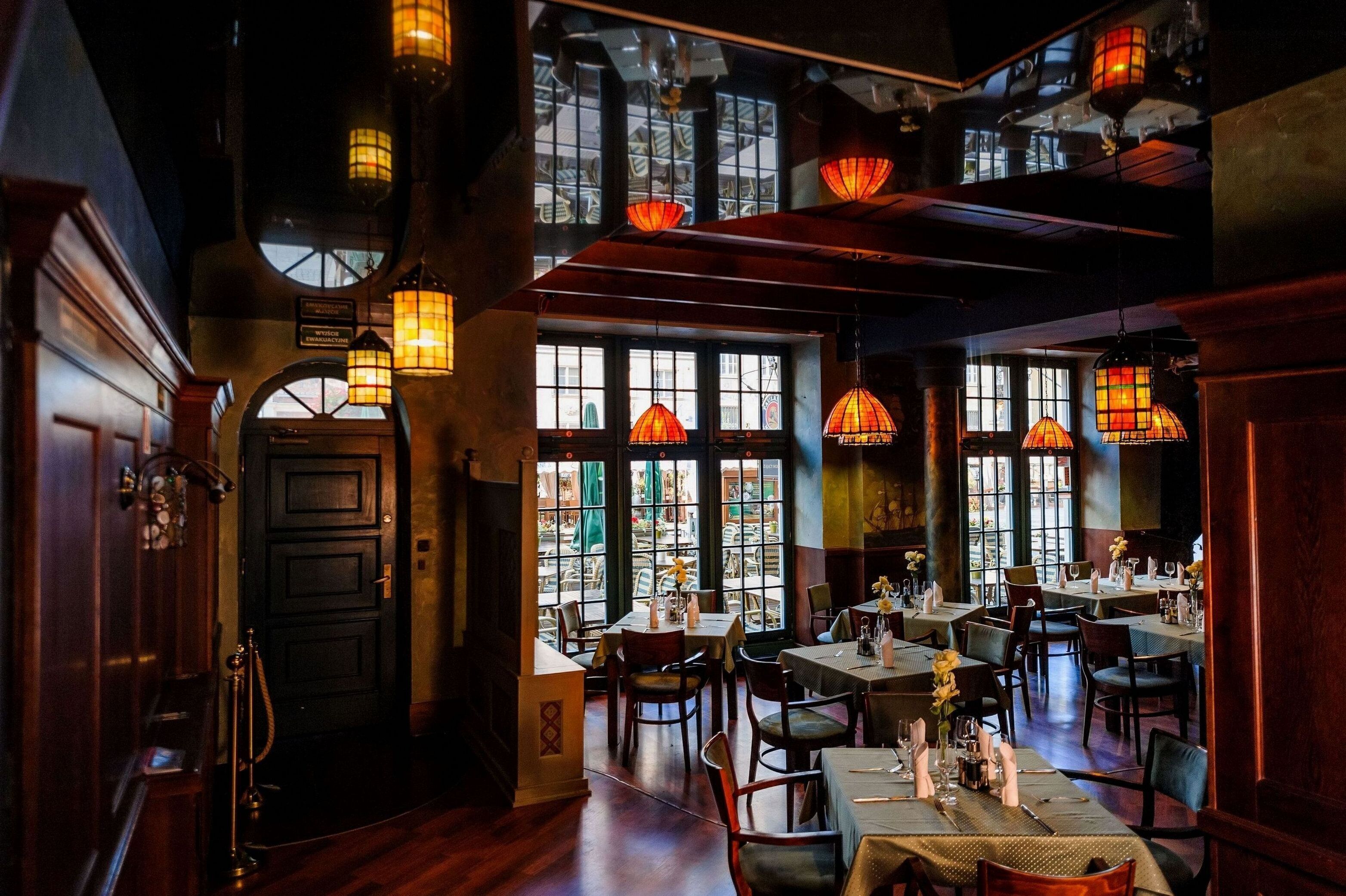 Lunch, dinner served; Modern European cuisine, alfresco dining 