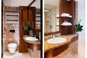 Superior Triple Room | Bathroom | Free toiletries, hair dryer, towels