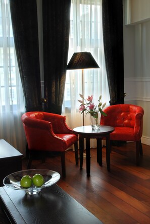 Superior Triple Room | Living area