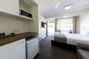 Basic Double Room, 1 Queen Bed (No Pets Permitted)