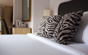 Deluxe Double Room, 1 Double Bed | Desk, iron/ironing board, free WiFi, bed sheets - White Horse Hotel (Pulborough)