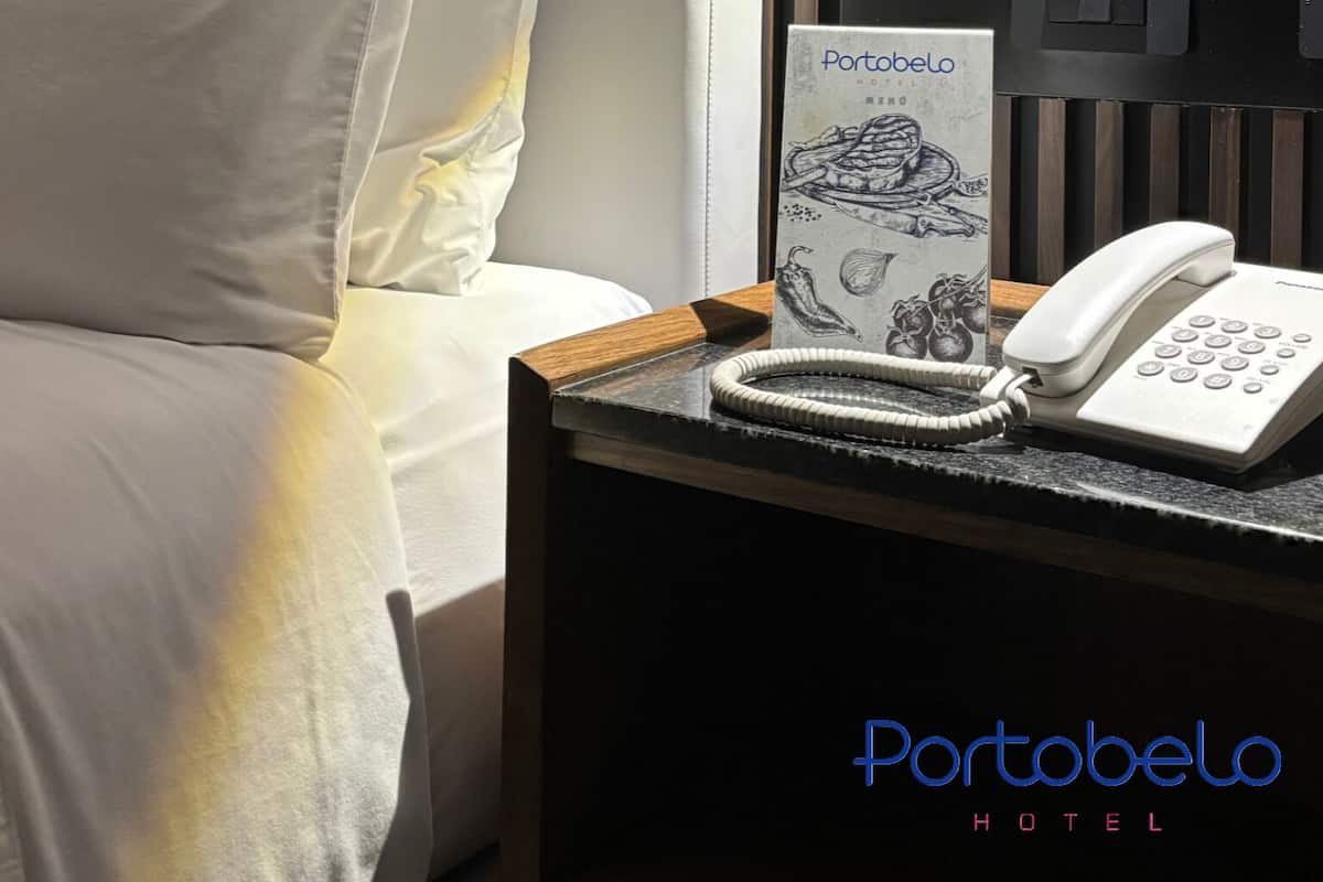 标准房 | 高档床上用品、羽绒被、加厚床垫、客房内保险箱