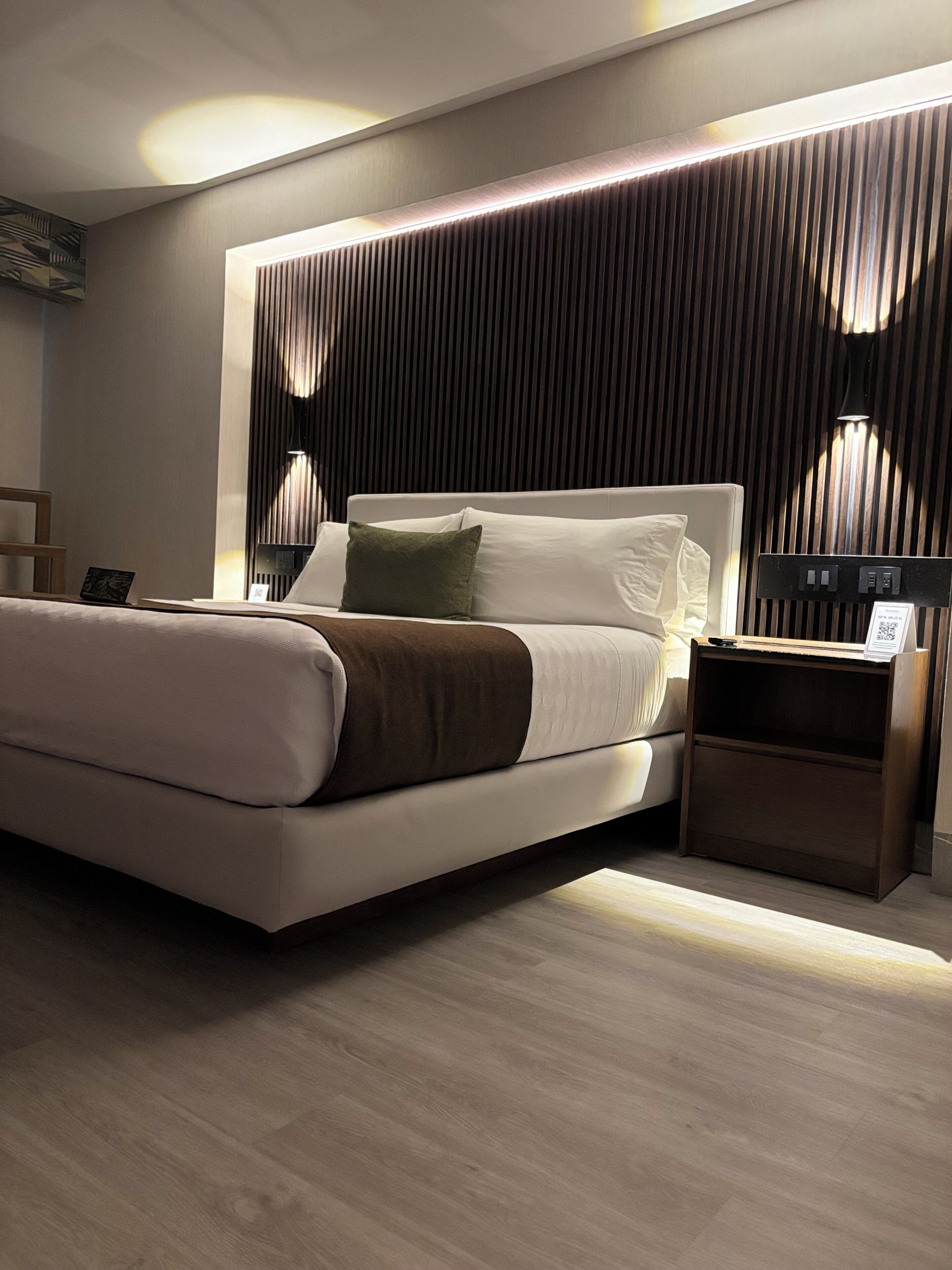 Habitación estándar | Ropa de cama de alta calidad, edredón y camas con pillow-top 