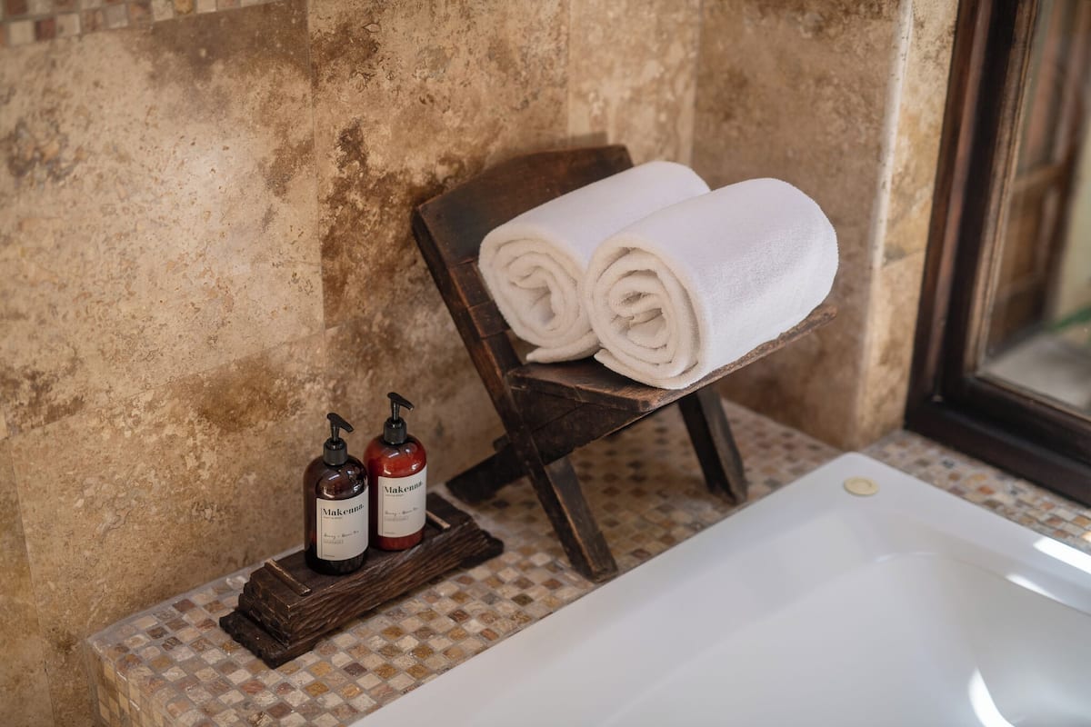 Suite, 1 Queen-Bett, Kamin | Badezimmer | Dusche, kostenlose Toilettenartikel, Haartrockner, BademÀntel