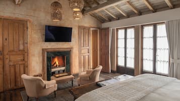 Suite, 1 King Bed, Fireplace, Mountain View | Living area | Smart TV