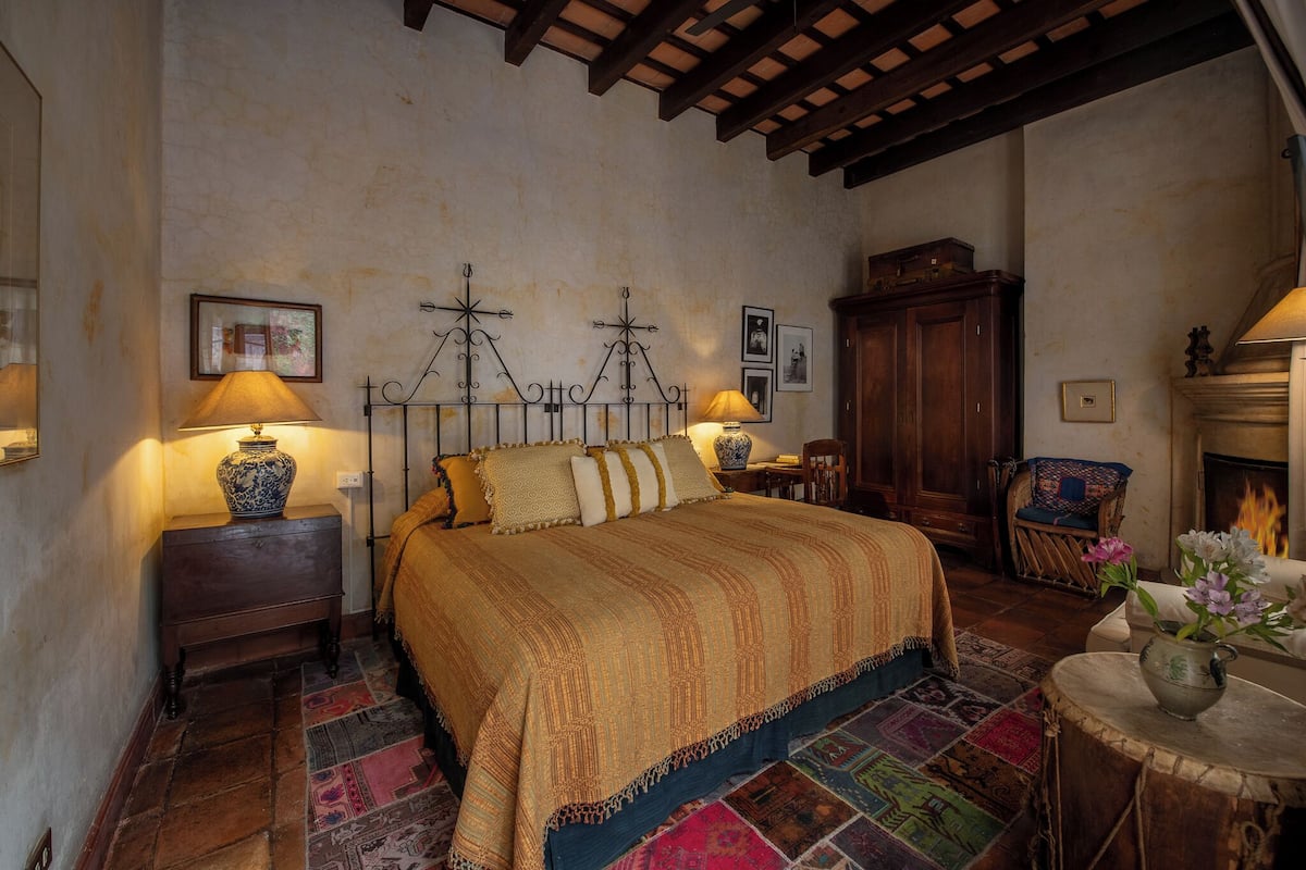 Deluxe-Zimmer, 1 King-Bett, Kamin | Daunenbettdecken, Zimmersafe, individuell dekoriert