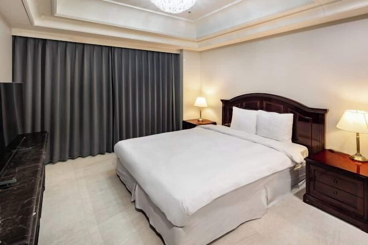 In-room safe, blackout drapes, soundproofing, iron/ironing board