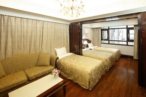 Sapphire Triple Room