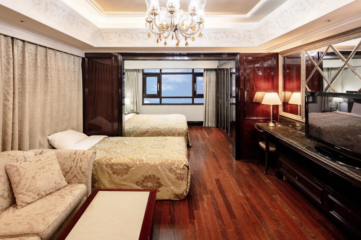 2 bedrooms, in-room safe, blackout curtains, soundproofing
