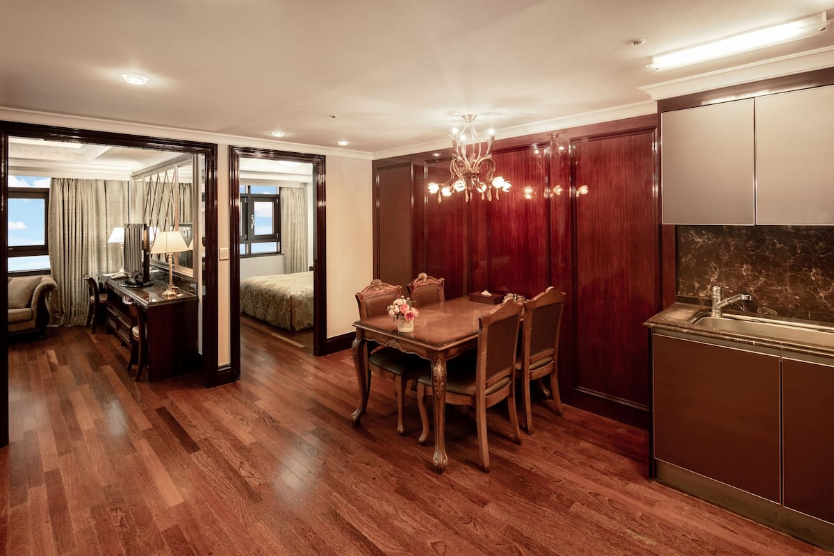 2 bedrooms, in-room safe, blackout curtains, soundproofing