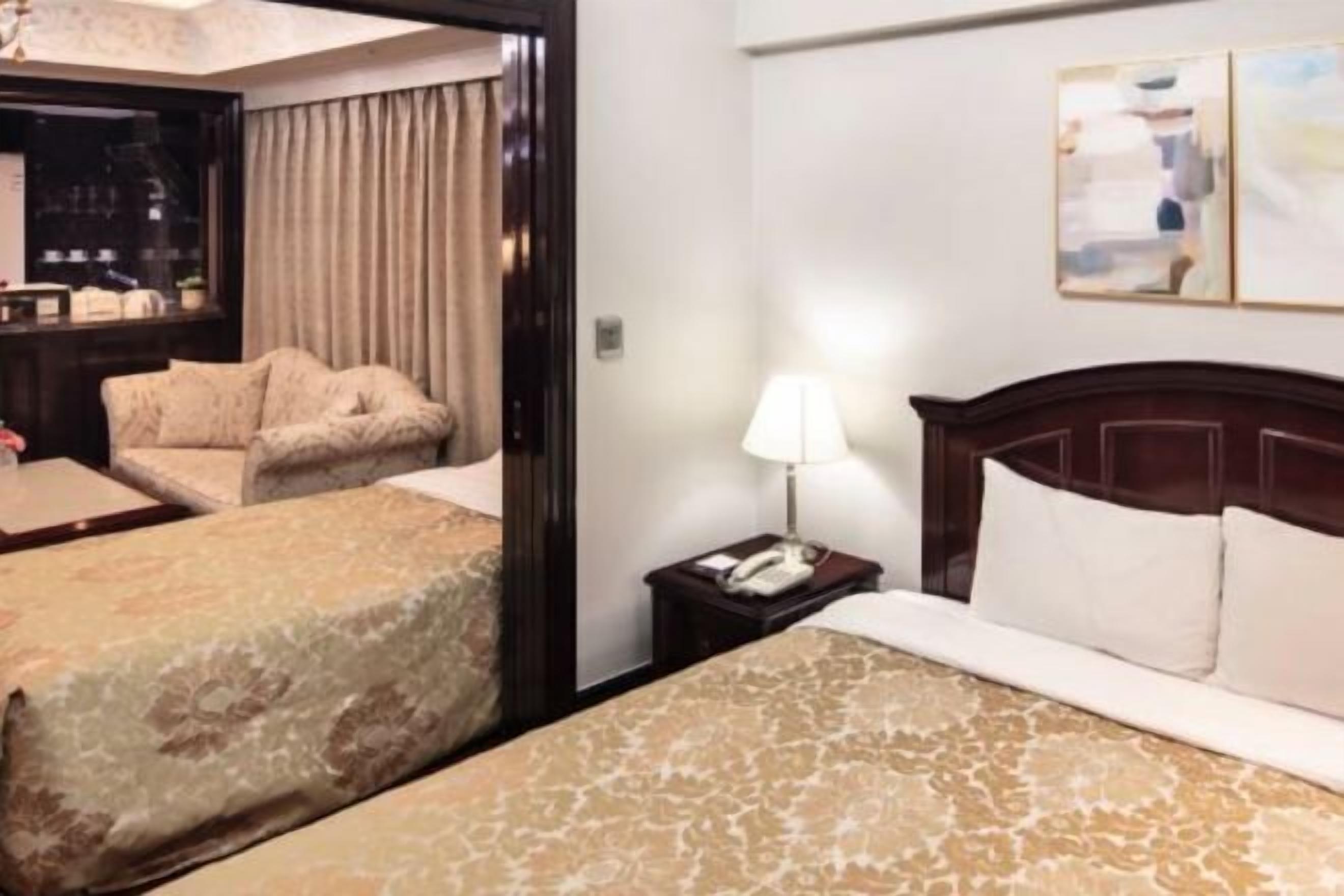 セーフティボックス (室内)、遮光カーテン、防音設備、アイロン / アイロン台