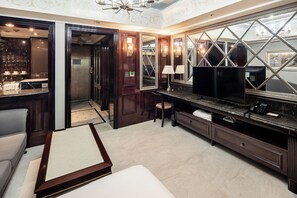 Sapphire Family Room