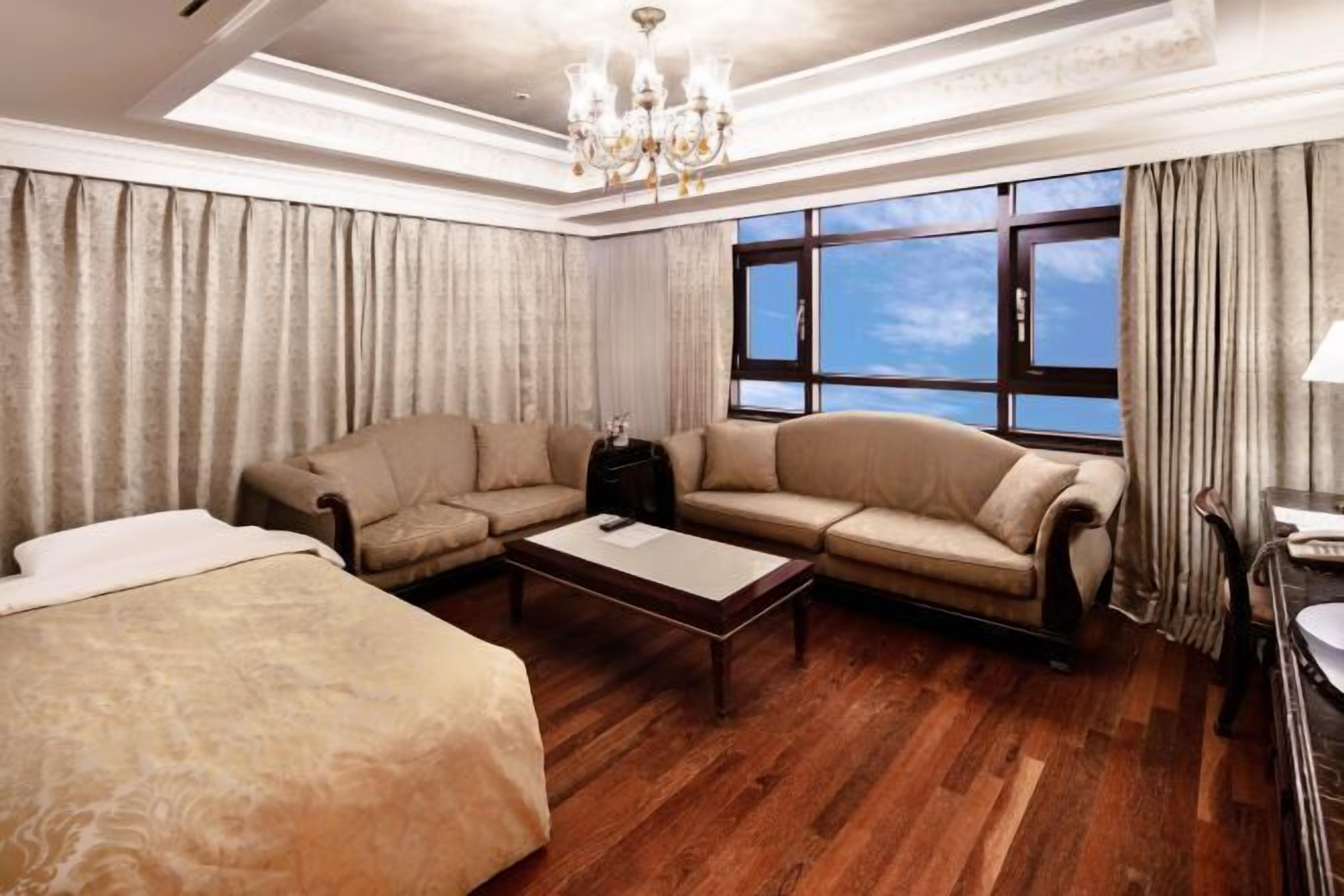 セーフティボックス (室内)、遮光カーテン、防音設備、アイロン / アイロン台