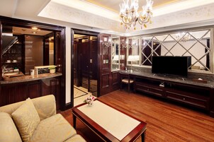 Caja de seguridad en la habitación y cortinas blackout 