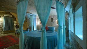 Sultan Cave Suite